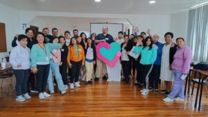 Foto grupal de los colaboradores de Clínica Nuestra Señora de Guadalupe después del encuentro de espiritualidad